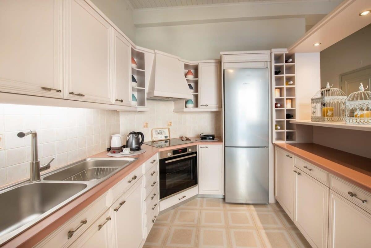 Dolce Favola Nomad Casa - Kalamata'S City Getaway Bagian luar foto